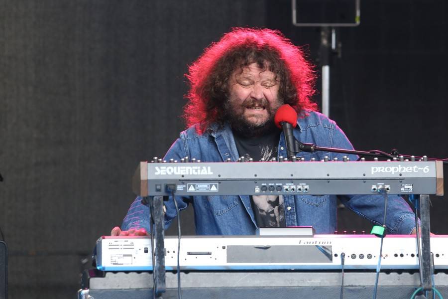 J.A.R. pobavili Brno. Adéla Elbel si koncert nadělila k narozeninám