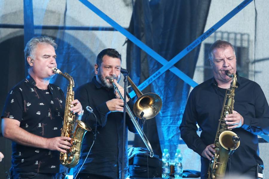 J.A.R. pobavili Brno. Adéla Elbel si koncert nadělila k narozeninám