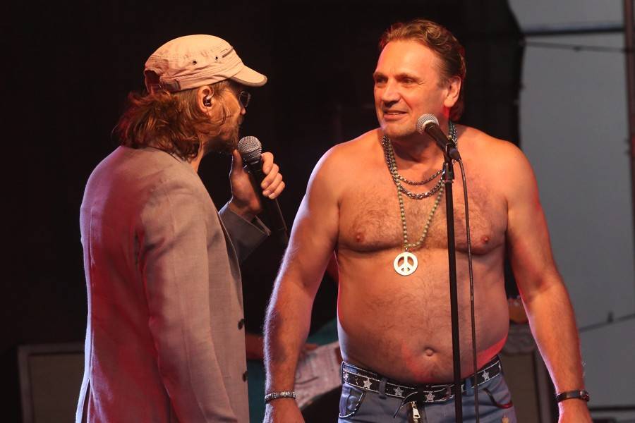 J.A.R. pobavili Brno. Adéla Elbel si koncert nadělila k narozeninám