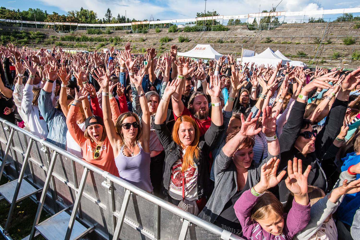Letokruh začali psát Marek Ztracený, Richard Krajčo, No Name a Lake Malawi. Putovní festival začal