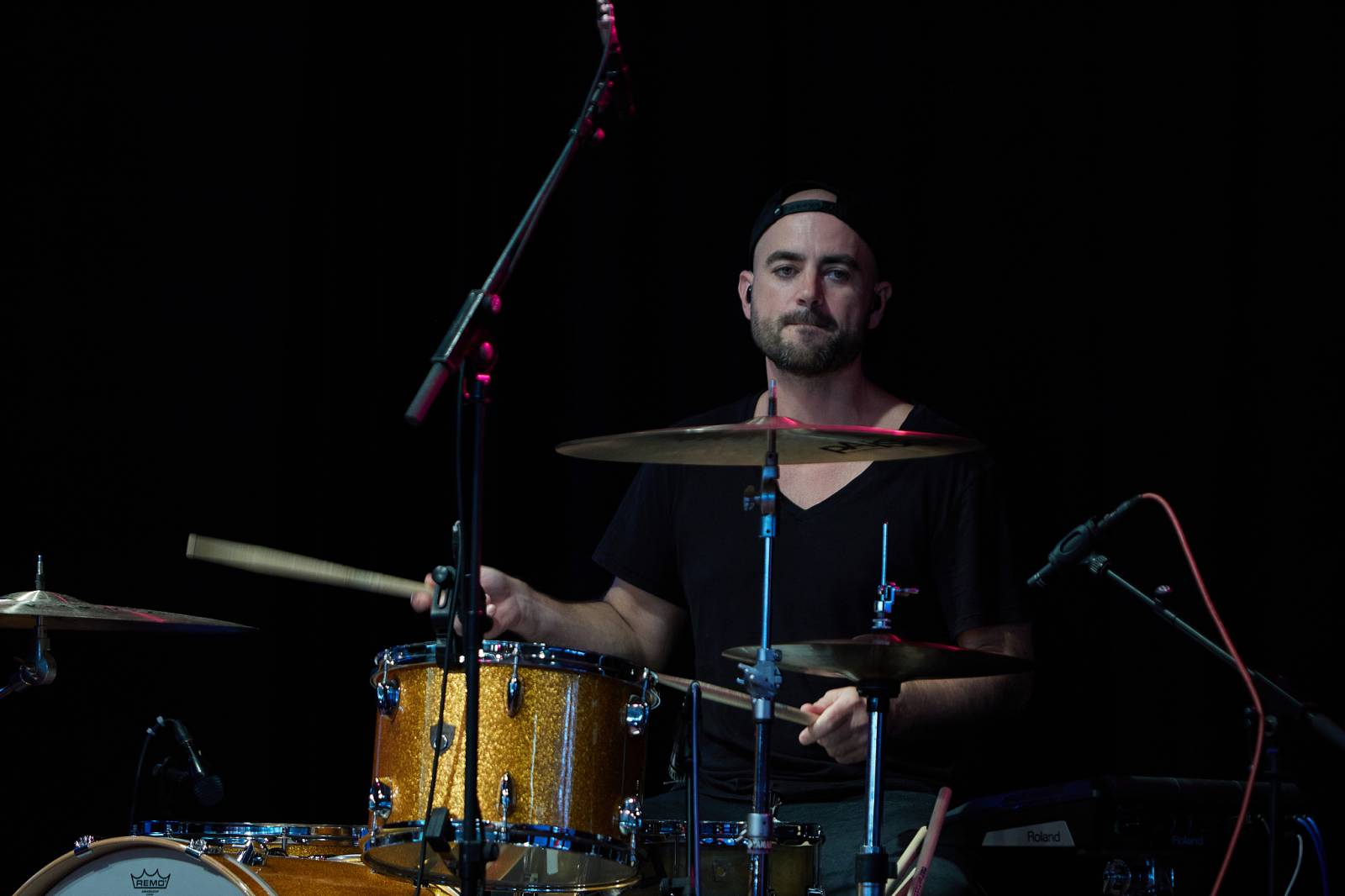 Michal Hrůza zazpíval pod Žižkovskou věží. Vyzkoušel si i volejbal