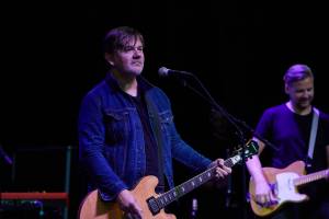 Michal Hrůza zazpíval pod Žižkovskou věží. Vyzkoušel si i volejbal