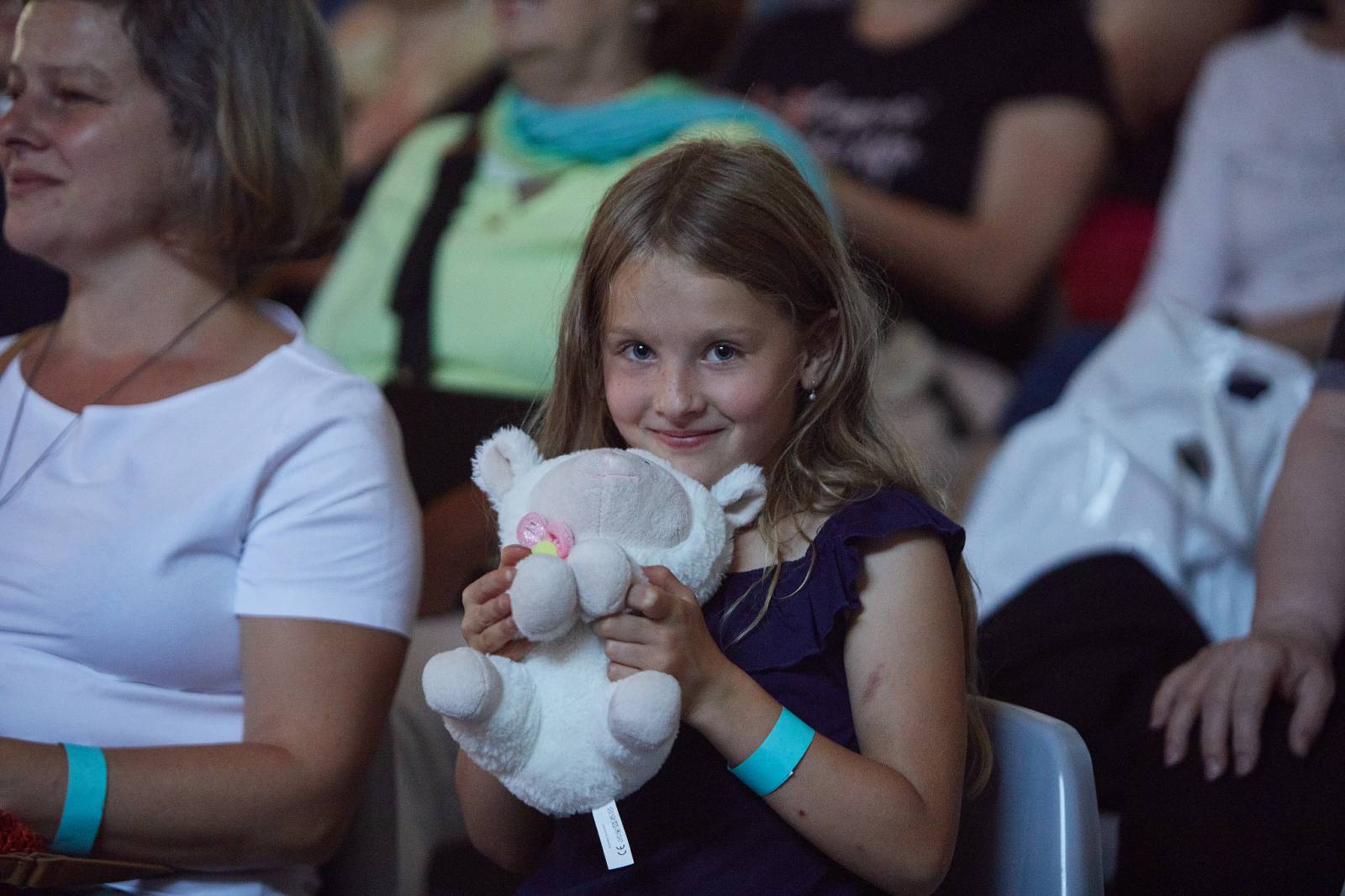 Michal Hrůza zazpíval pod Žižkovskou věží. Vyzkoušel si i volejbal