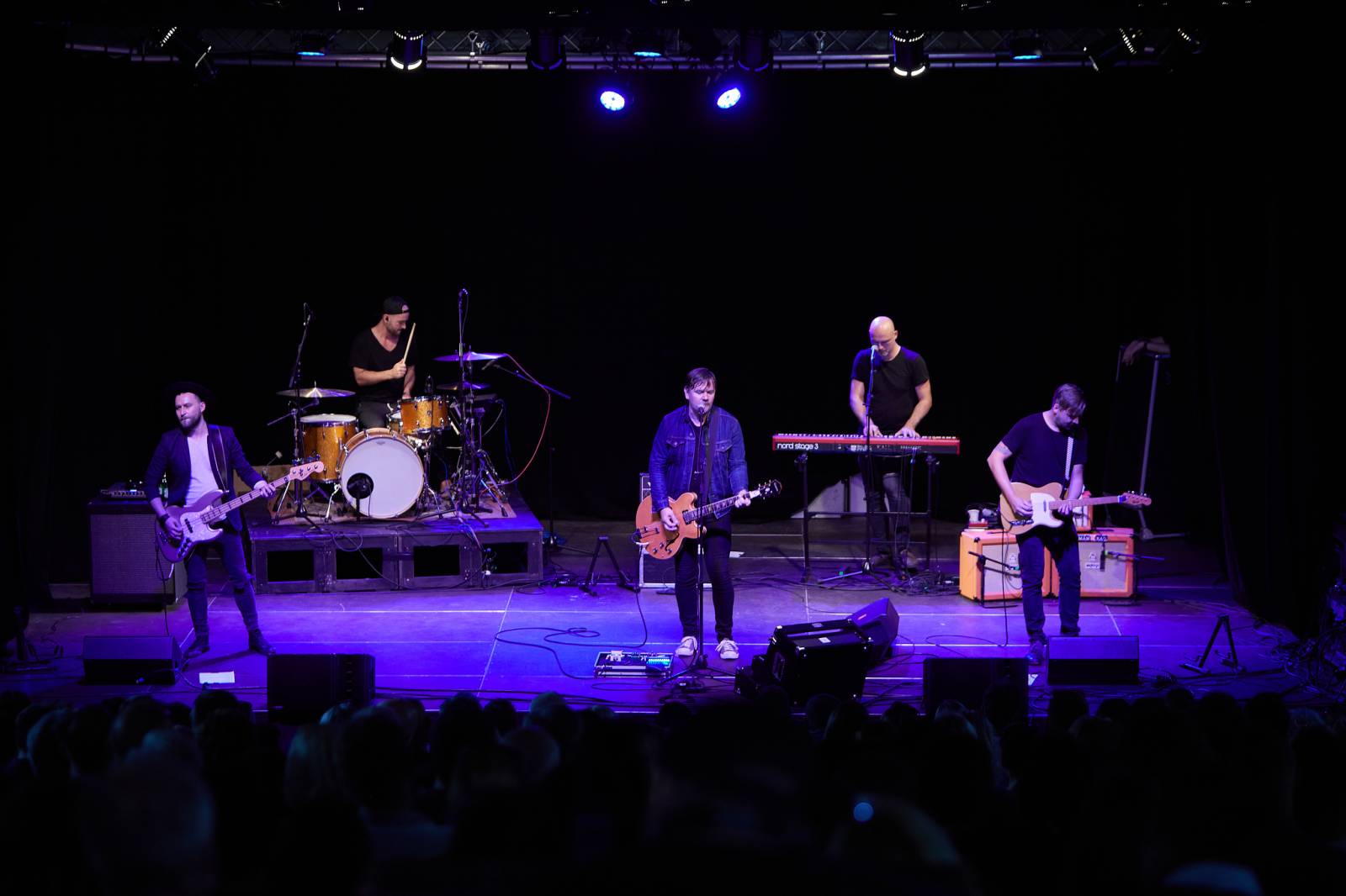 Michal Hrůza zazpíval pod Žižkovskou věží. Vyzkoušel si i volejbal