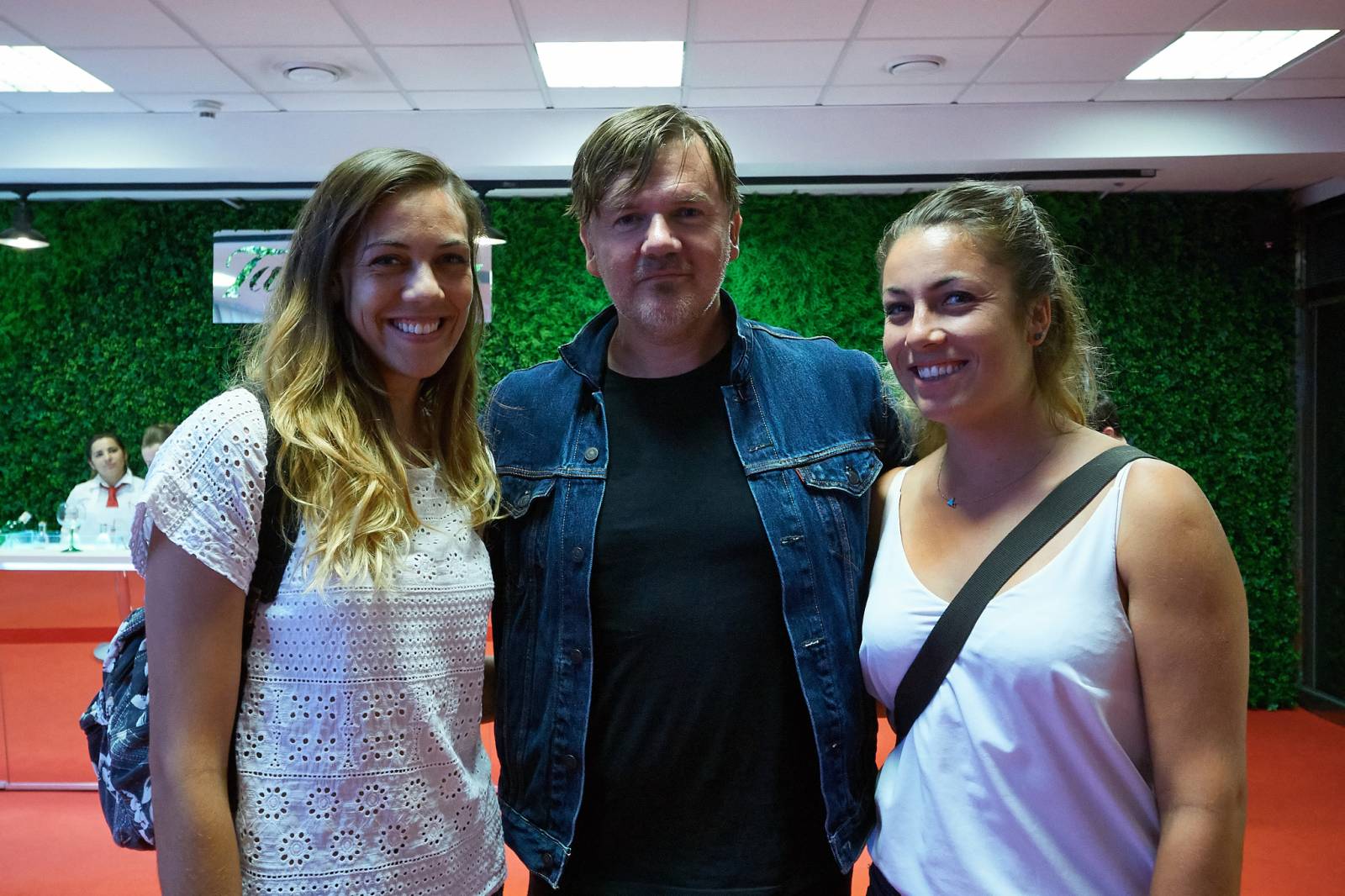 Michal Hrůza zazpíval pod Žižkovskou věží. Vyzkoušel si i volejbal