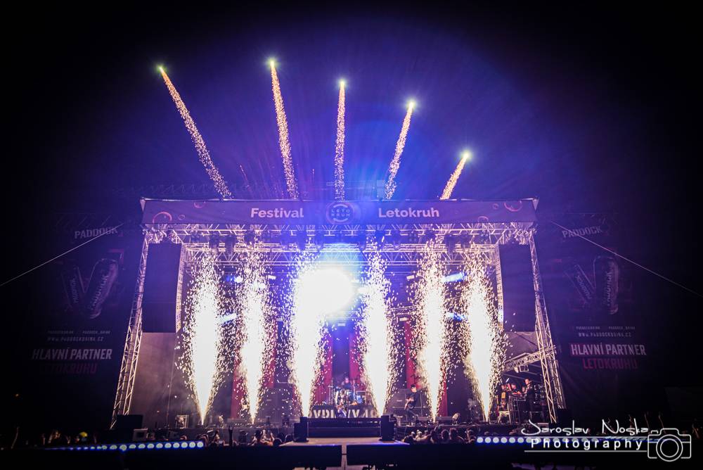 Letokruh dorazil do Hradce Králové. Druhý den odpálili Horkýže Slíže, Iné Kafe a Rybičky 48