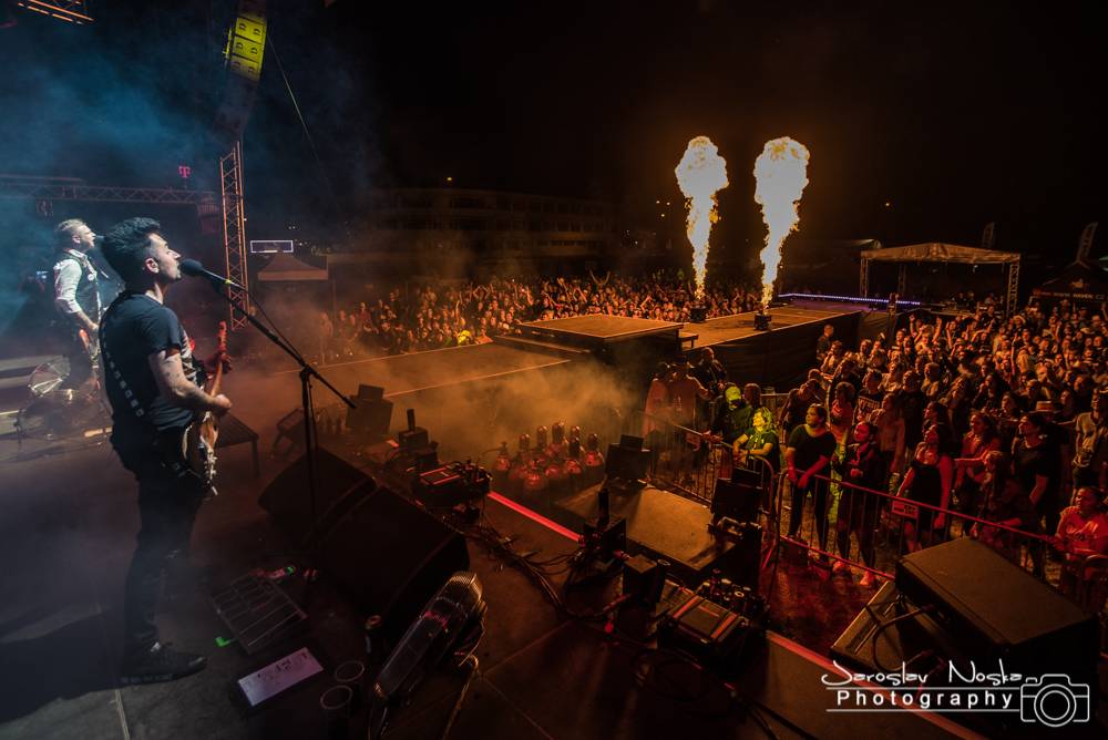 Letokruh dorazil do Hradce Králové. Druhý den odpálili Horkýže Slíže, Iné Kafe a Rybičky 48