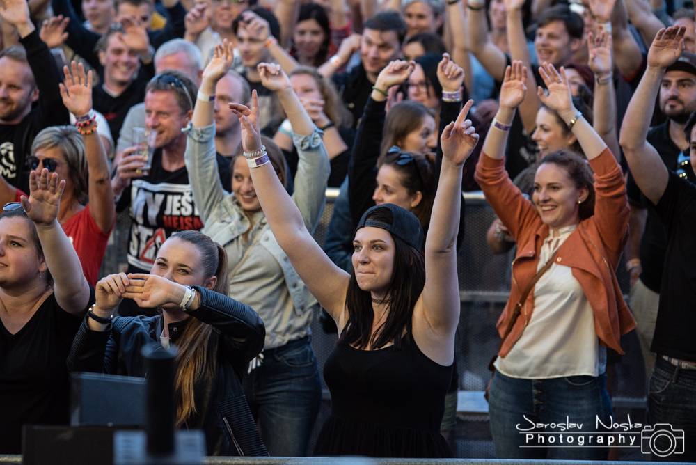 Letokruh dorazil do Hradce Králové. Druhý den odpálili Horkýže Slíže, Iné Kafe a Rybičky 48