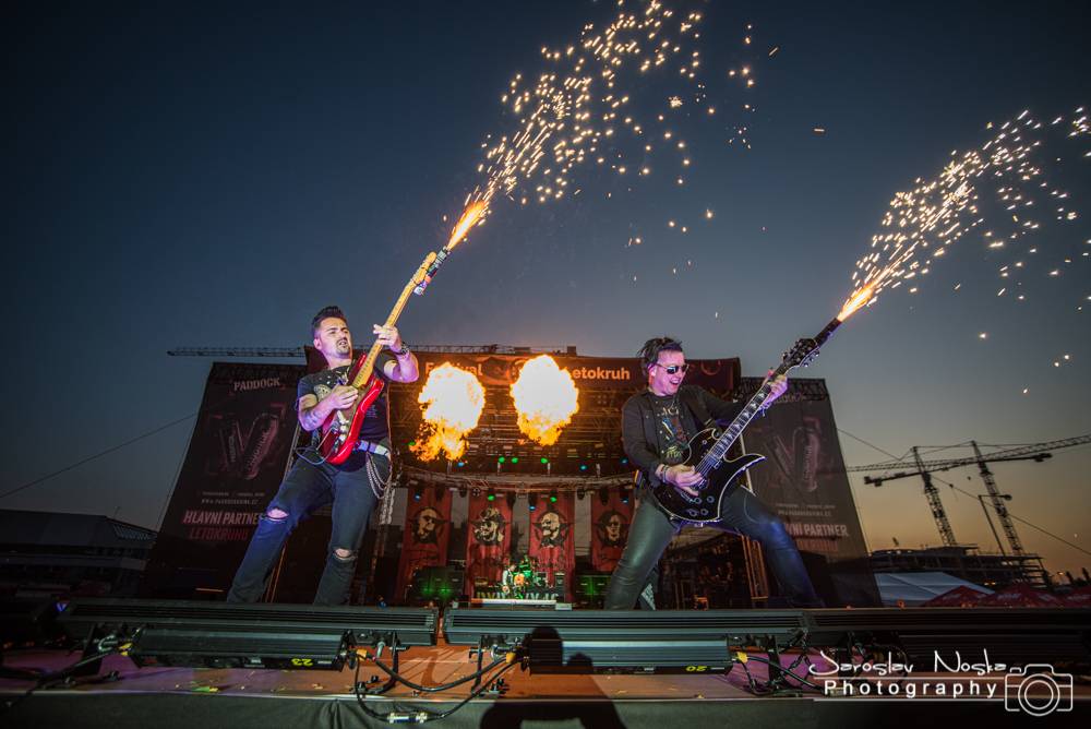 Letokruh dorazil do Hradce Králové. Druhý den odpálili Horkýže Slíže, Iné Kafe a Rybičky 48