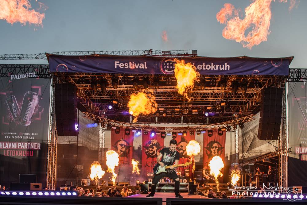 Letokruh dorazil do Hradce Králové. Druhý den odpálili Horkýže Slíže, Iné Kafe a Rybičky 48