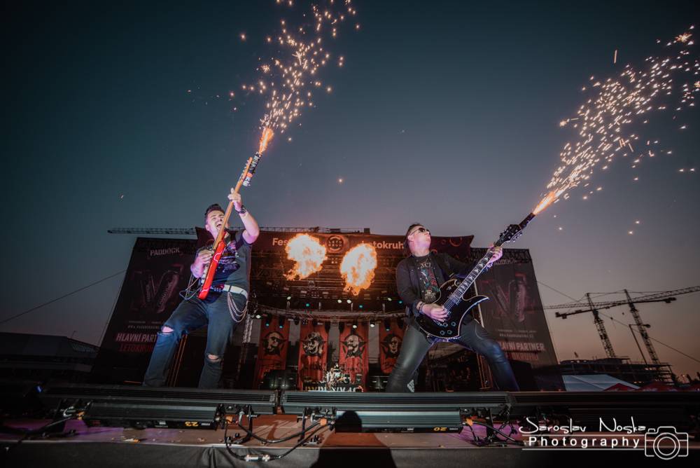 Letokruh dorazil do Hradce Králové. Druhý den odpálili Horkýže Slíže, Iné Kafe a Rybičky 48