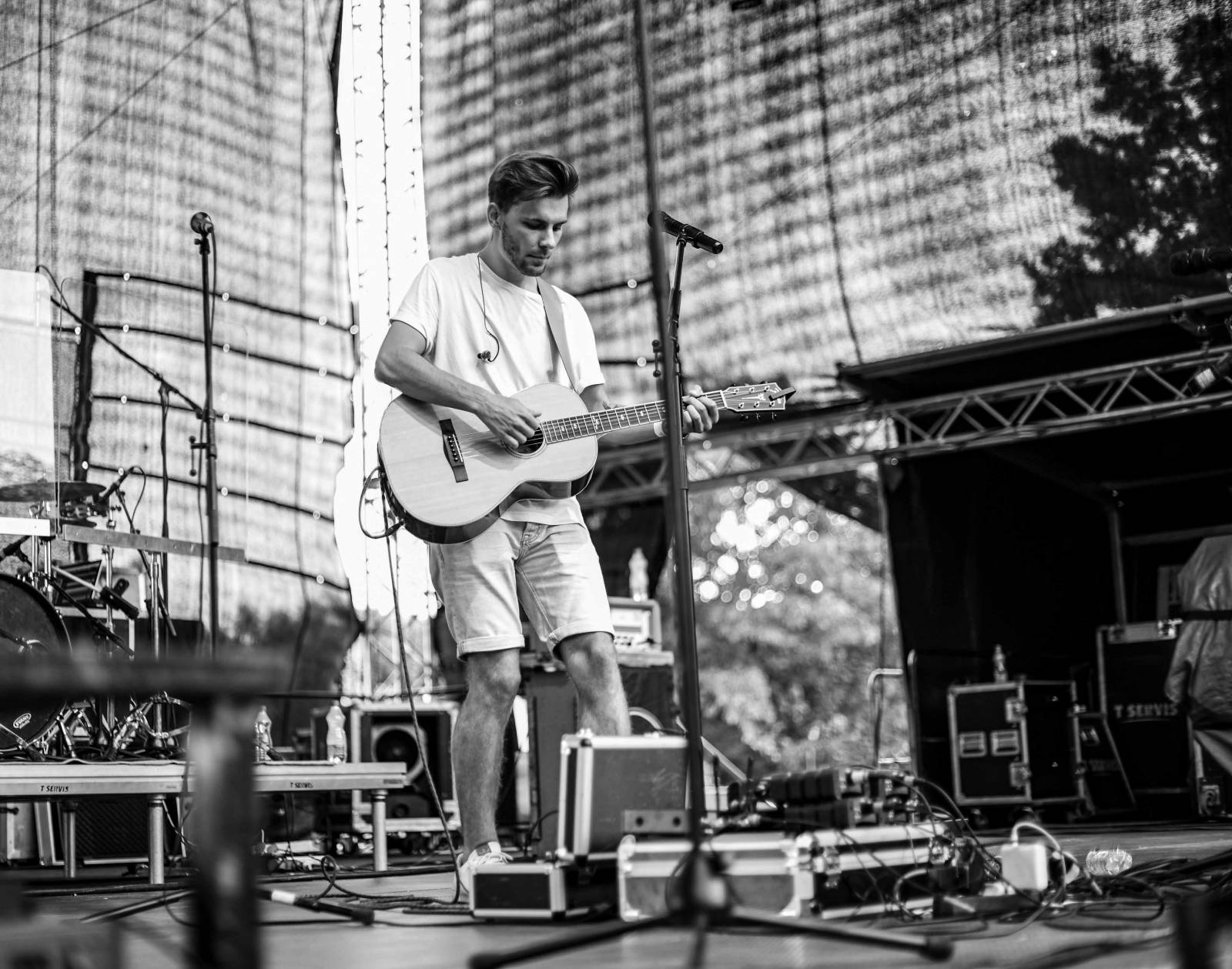 UDG zahráli na Výstavišti. Za bicí pustili fanynku