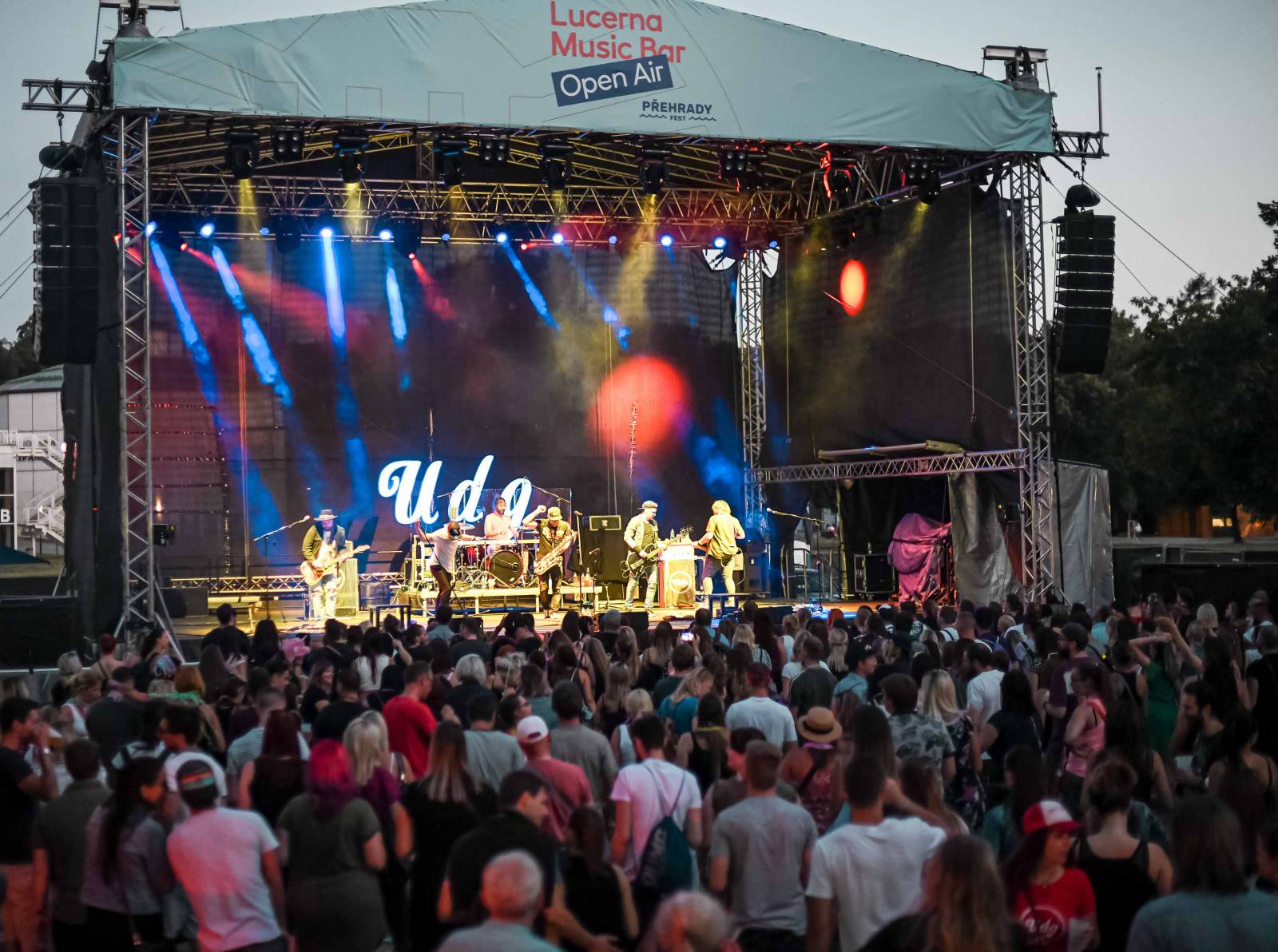 UDG zahráli na Výstavišti. Za bicí pustili fanynku