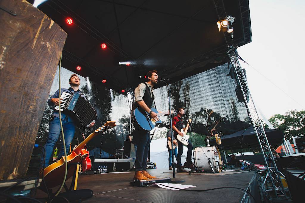 Jelen rozezněl Žižkov. S Kateřinou Marií Tichou zazpívali své největší hity