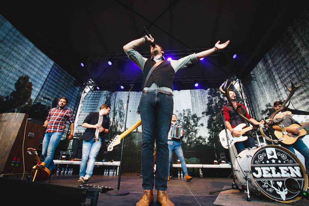 Jelen rozezněl Žižkov. S Kateřinou Marií Tichou zazpívali své největší hity