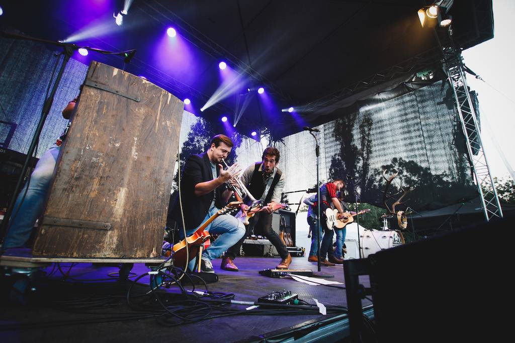 Jelen rozezněl Žižkov. S Kateřinou Marií Tichou zazpívali své největší hity