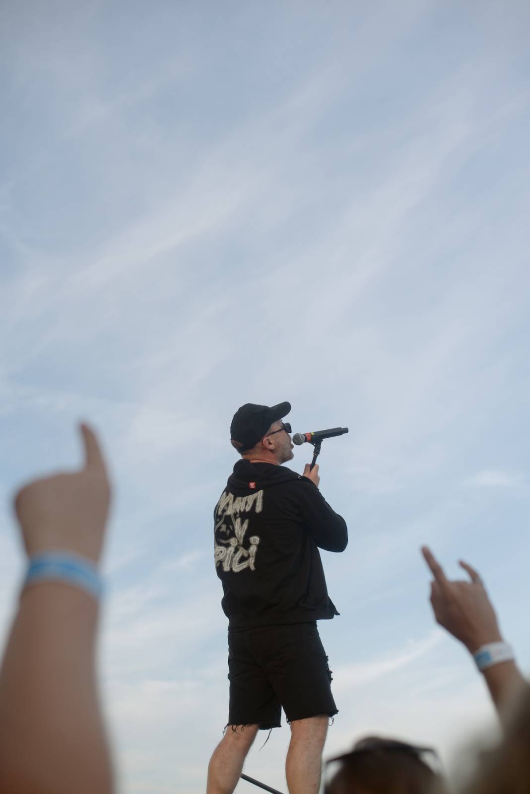 Pražský Letokruh žhnul počasím i pyroshow. Fanoušky hasili Rybičky 48, Horkýže Slíže, Iné Kafe a Deaf Heart
