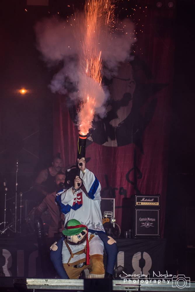 Horkýže Slíže hasili, ale Rybičky 48 neuhasili. Takhle to vypadá na pražském Letokruhu