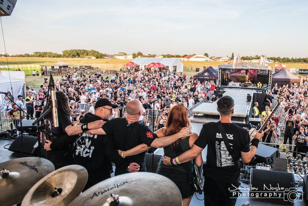 Horkýže Slíže hasili, ale Rybičky 48 neuhasili. Takhle to vypadá na pražském Letokruhu