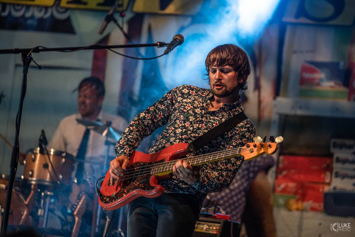 Živá hudba v útulném lese. Studnice Fest otevřeli N.O.H.A., The Atavists, Vypsaná Fixa a další