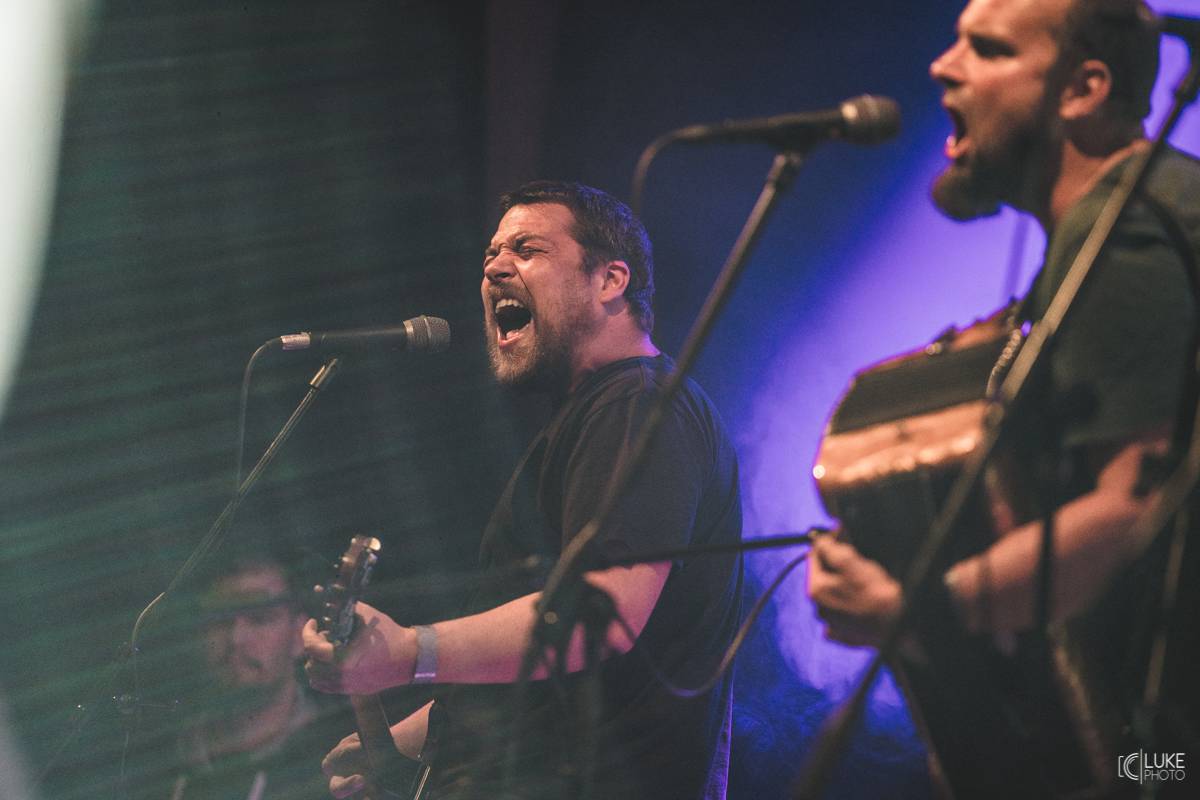 Živá hudba v útulném lese. Studnice Fest otevřeli N.O.H.A., The Atavists, Vypsaná Fixa a další