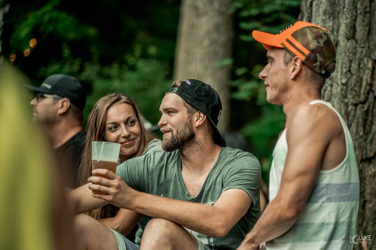 Živá hudba v útulném lese. Studnice Fest otevřeli N.O.H.A., The Atavists, Vypsaná Fixa a další