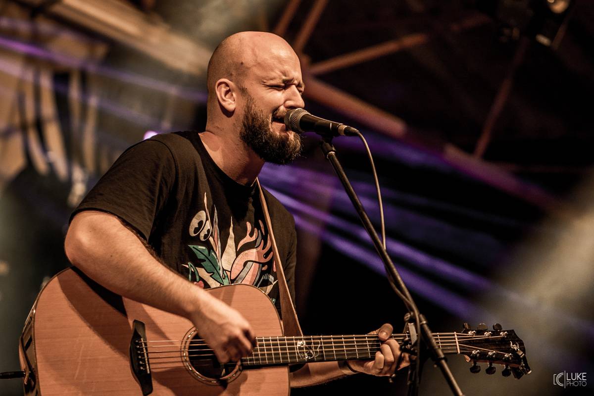 Živá hudba v útulném lese. Studnice Fest otevřeli N.O.H.A., The Atavists, Vypsaná Fixa a další