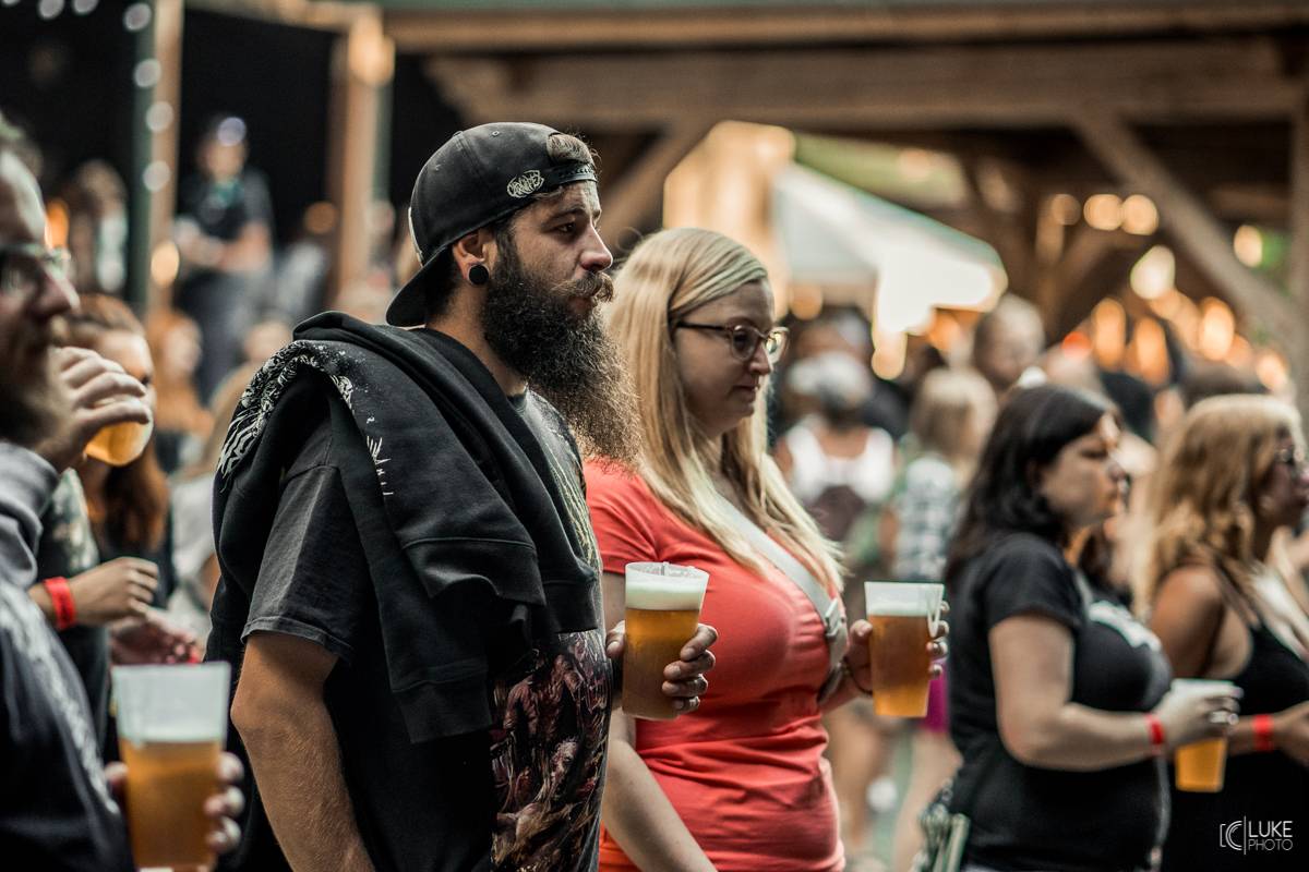 Živá hudba v útulném lese. Studnice Fest otevřeli N.O.H.A., The Atavists, Vypsaná Fixa a další