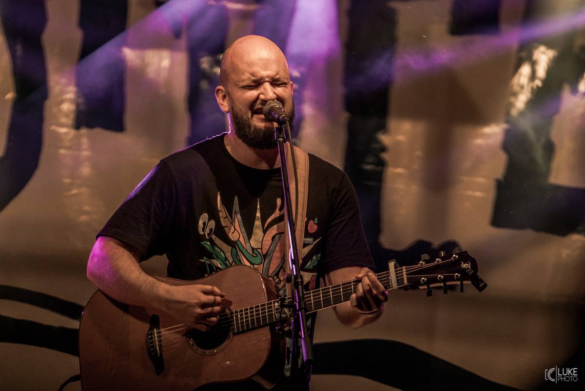 Živá hudba v útulném lese. Studnice Fest otevřeli N.O.H.A., The Atavists, Vypsaná Fixa a další