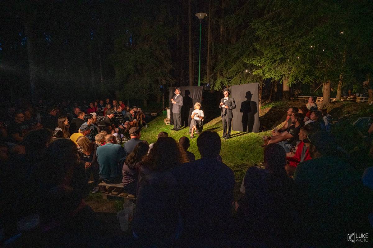 Živá hudba v útulném lese. Studnice Fest otevřeli N.O.H.A., The Atavists, Vypsaná Fixa a další