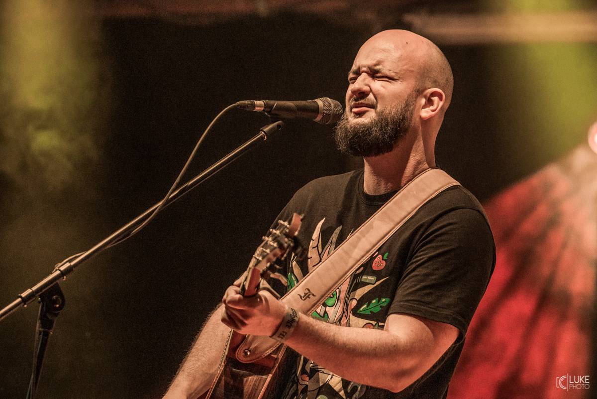 Živá hudba v útulném lese. Studnice Fest otevřeli N.O.H.A., The Atavists, Vypsaná Fixa a další