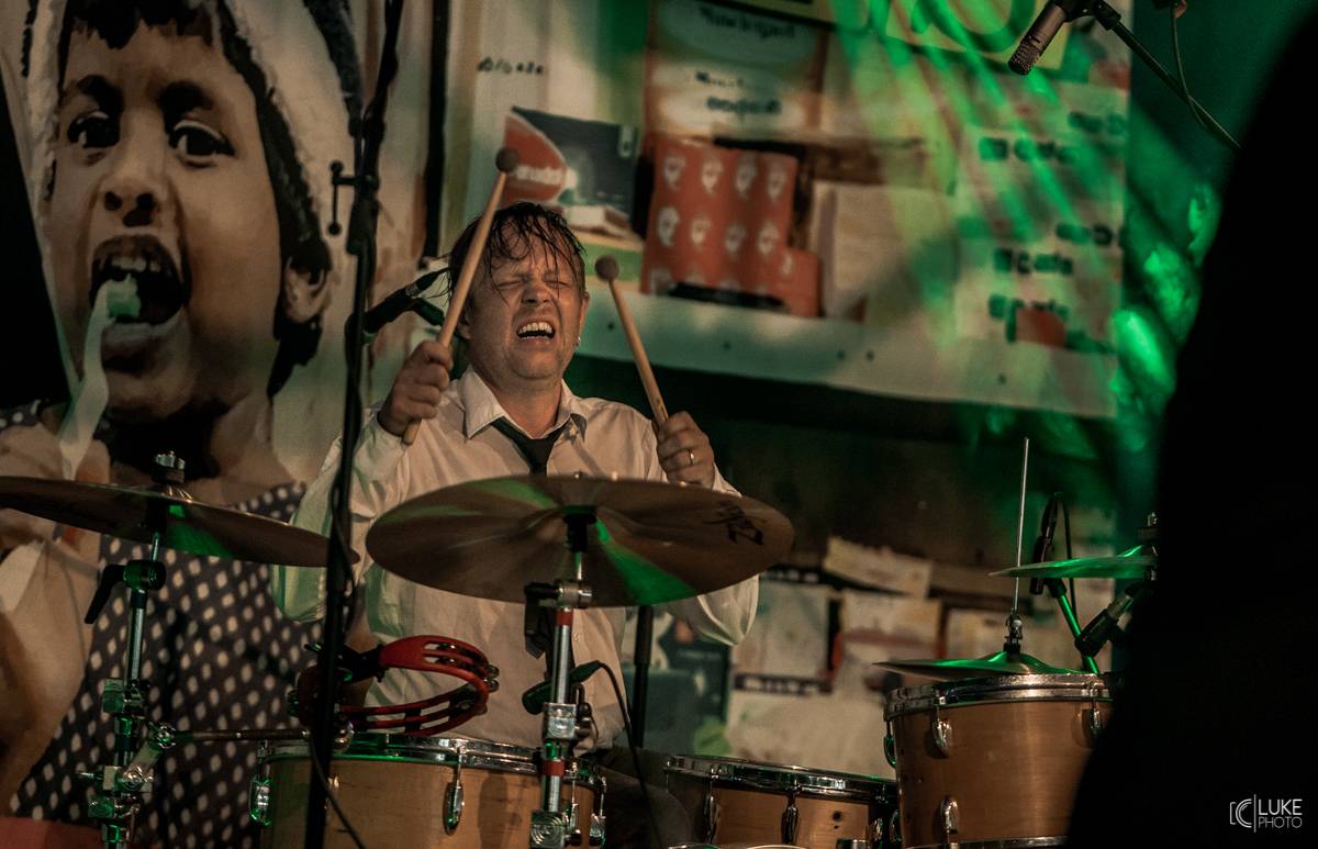 Živá hudba v útulném lese. Studnice Fest otevřeli N.O.H.A., The Atavists, Vypsaná Fixa a další