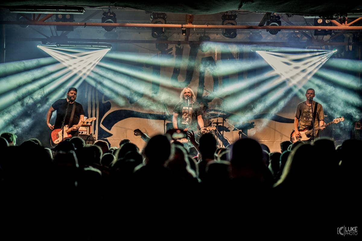 Živá hudba v útulném lese. Studnice Fest otevřeli N.O.H.A., The Atavists, Vypsaná Fixa a další