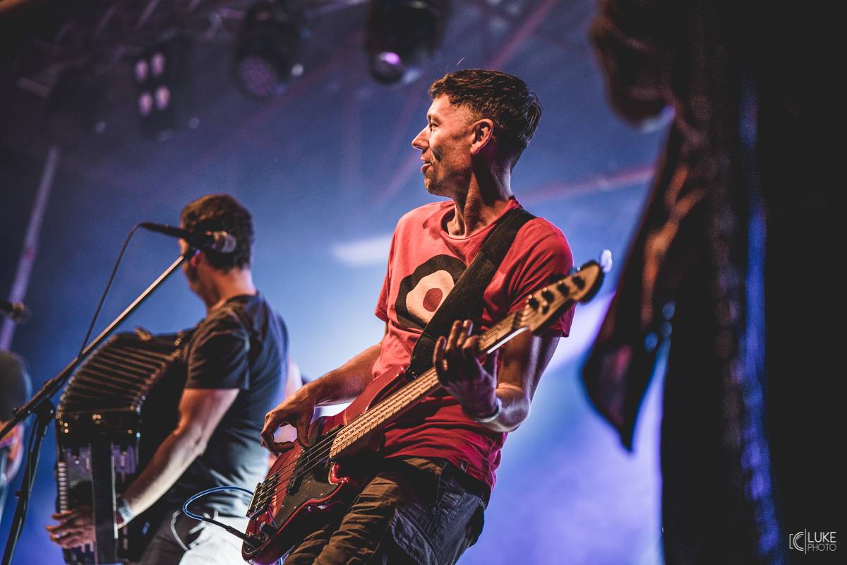 Živá hudba v útulném lese. Studnice Fest otevřeli N.O.H.A., The Atavists, Vypsaná Fixa a další