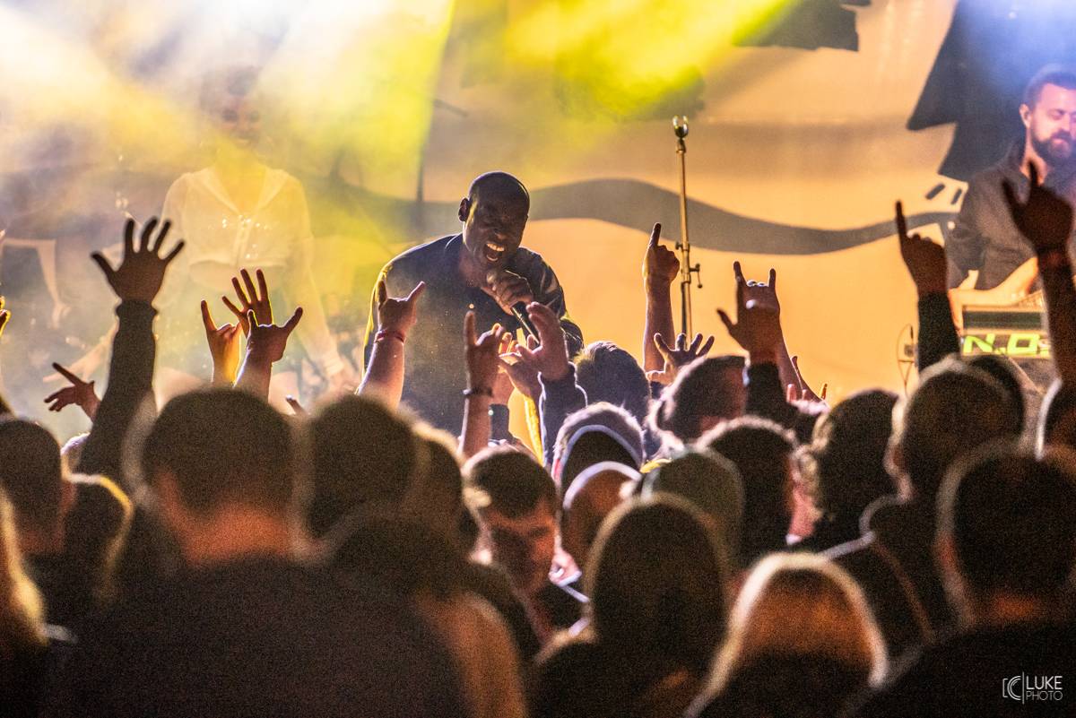 Živá hudba v útulném lese. Studnice Fest otevřeli N.O.H.A., The Atavists, Vypsaná Fixa a další