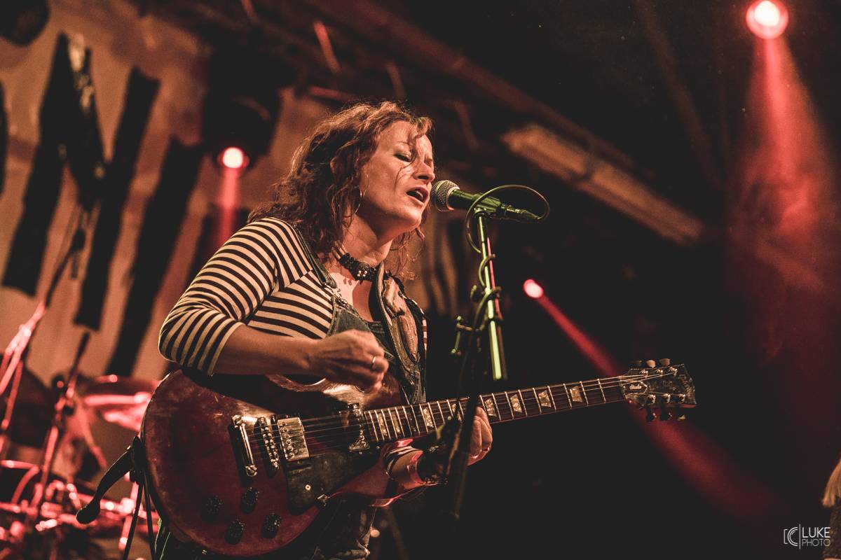 Symbióza mezi muzikanty a fanoušky. Studnice Fest zakončili Monkey Business, Gaia Mesiah a další 