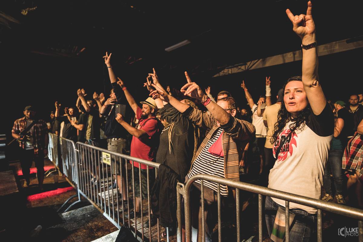 Symbióza mezi muzikanty a fanoušky. Studnice Fest zakončili Monkey Business, Gaia Mesiah a další 