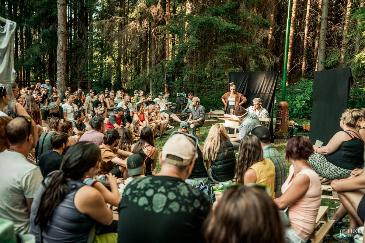 Symbióza mezi muzikanty a fanoušky. Studnice Fest zakončili Monkey Business, Gaia Mesiah a další 