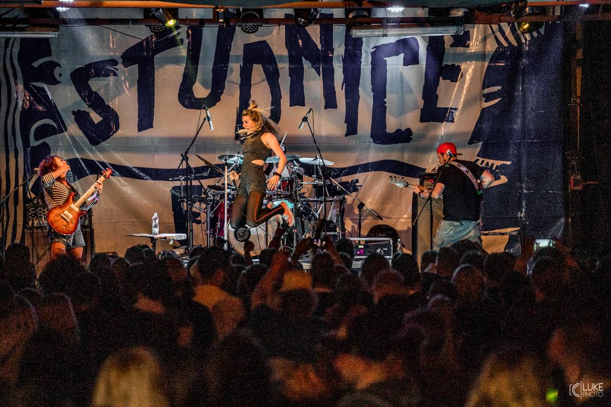 Symbióza mezi muzikanty a fanoušky. Studnice Fest zakončili Monkey Business, Gaia Mesiah a další 