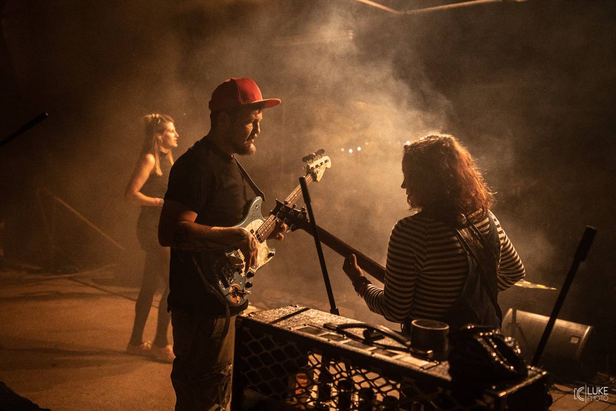 Symbióza mezi muzikanty a fanoušky. Studnice Fest zakončili Monkey Business, Gaia Mesiah a další 