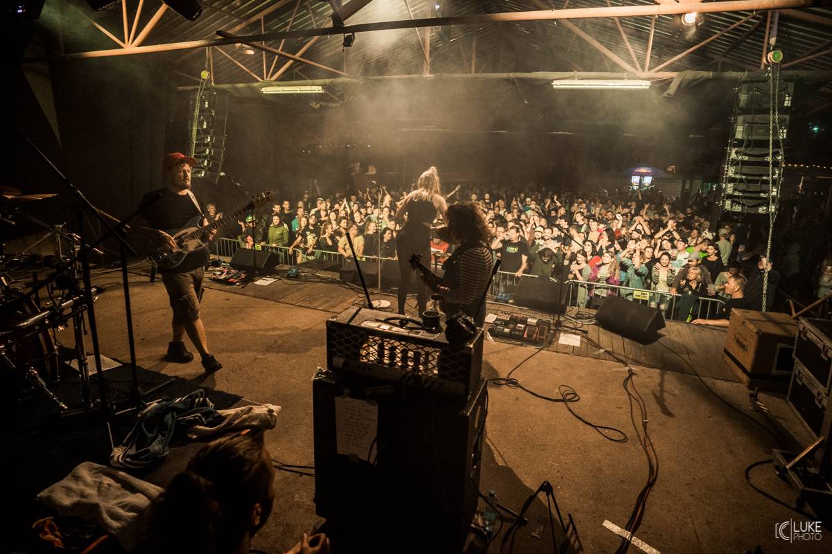 Symbióza mezi muzikanty a fanoušky. Studnice Fest zakončili Monkey Business, Gaia Mesiah a další 