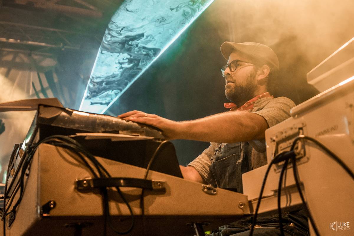 Symbióza mezi muzikanty a fanoušky. Studnice Fest zakončili Monkey Business, Gaia Mesiah a další 