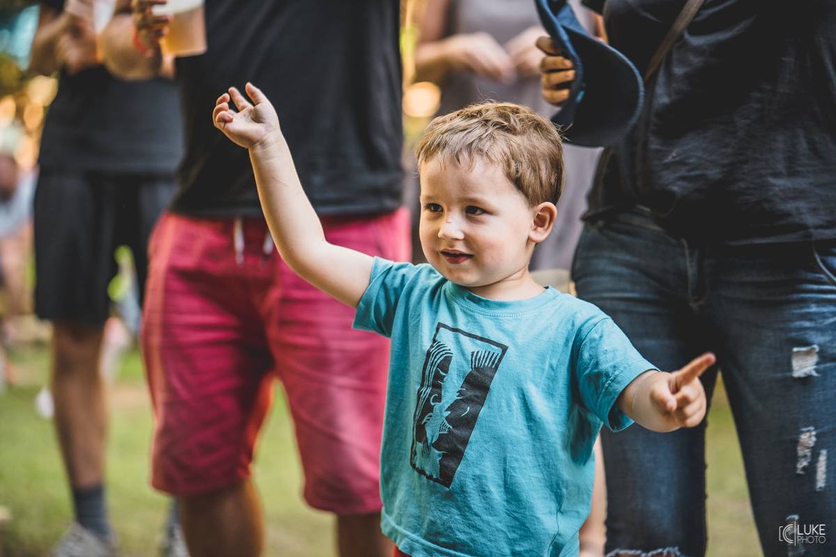 Symbióza mezi muzikanty a fanoušky. Studnice Fest zakončili Monkey Business, Gaia Mesiah a další 