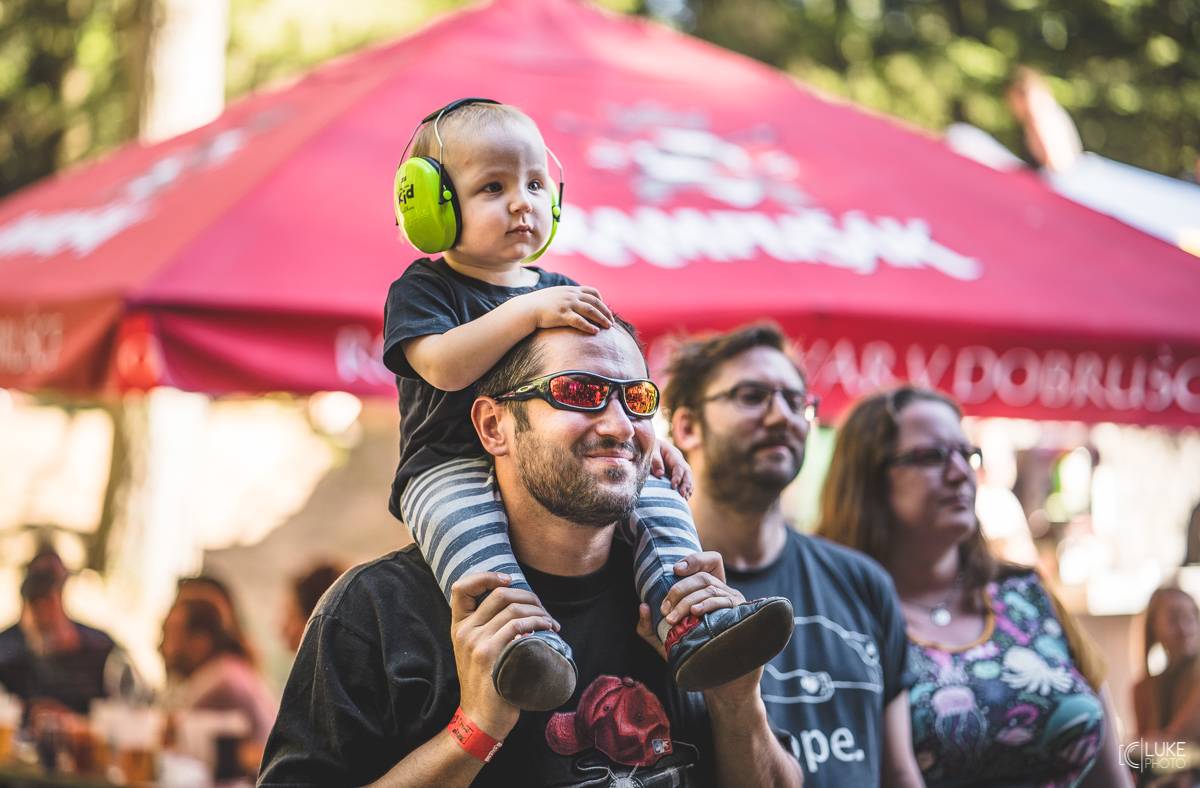 Symbióza mezi muzikanty a fanoušky. Studnice Fest zakončili Monkey Business, Gaia Mesiah a další 