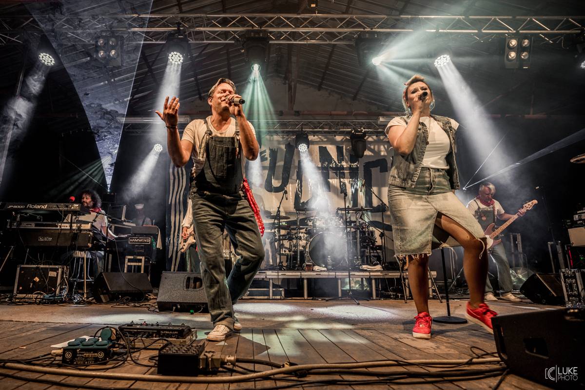 Symbióza mezi muzikanty a fanoušky. Studnice Fest zakončili Monkey Business, Gaia Mesiah a další 