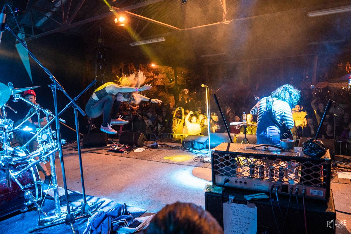 Symbióza mezi muzikanty a fanoušky. Studnice Fest zakončili Monkey Business, Gaia Mesiah a další 