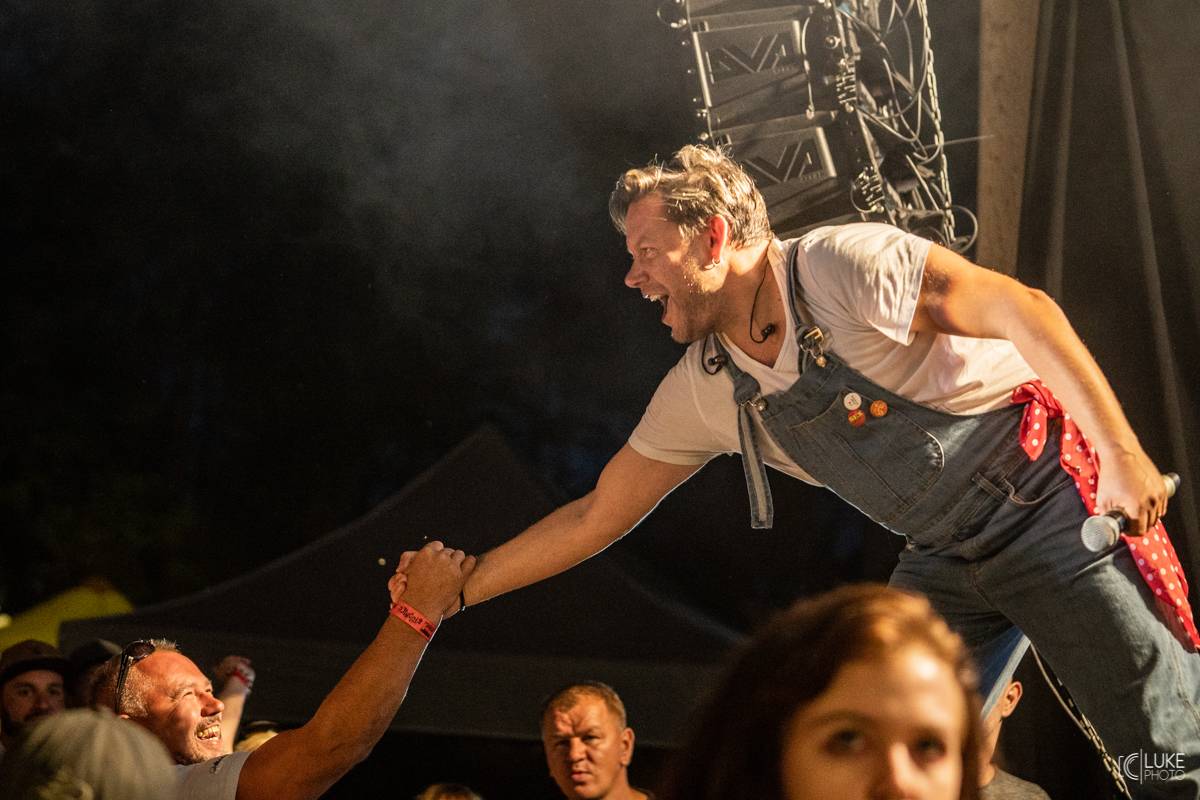 Symbióza mezi muzikanty a fanoušky. Studnice Fest zakončili Monkey Business, Gaia Mesiah a další 