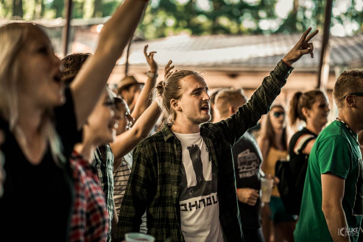 Symbióza mezi muzikanty a fanoušky. Studnice Fest zakončili Monkey Business, Gaia Mesiah a další 