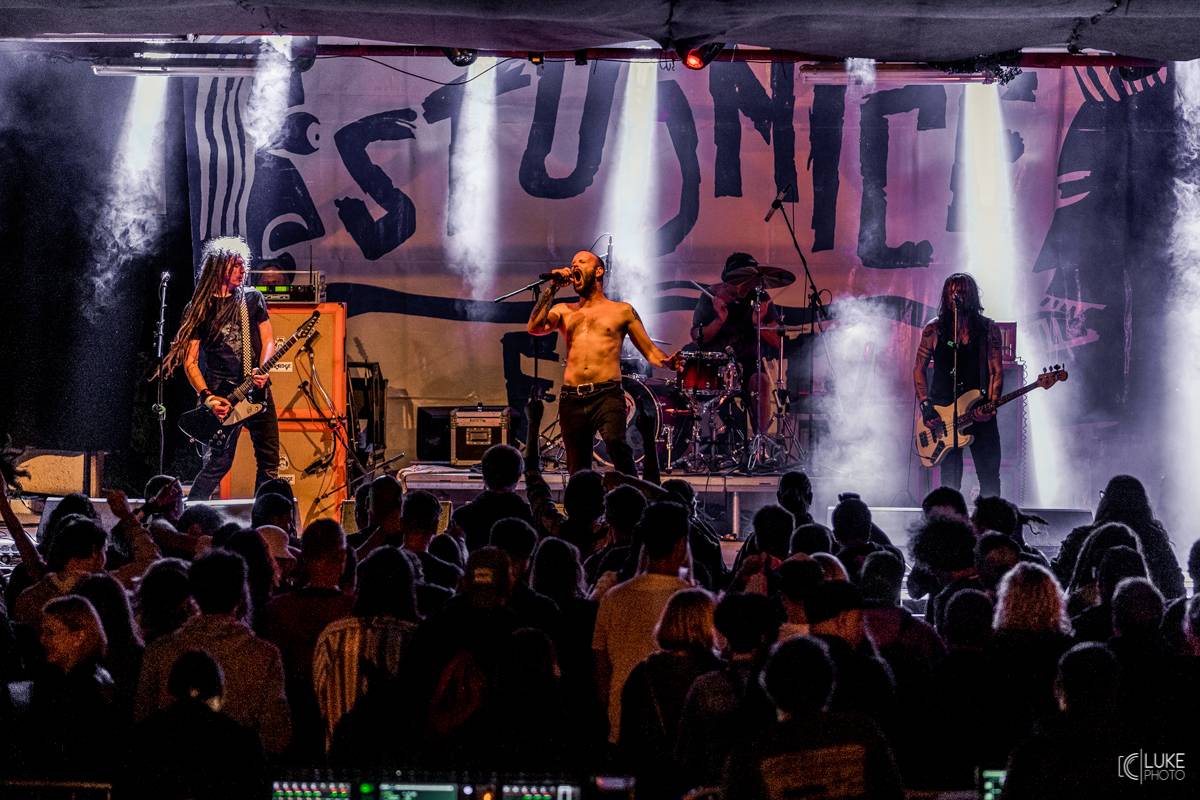 Symbióza mezi muzikanty a fanoušky. Studnice Fest zakončili Monkey Business, Gaia Mesiah a další 