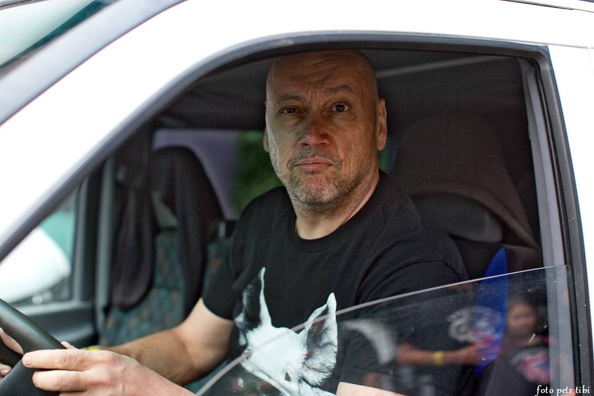 E!E, The Fialky a Totální nasazení v letním kině. V Českých Budějovicích hrál punk!